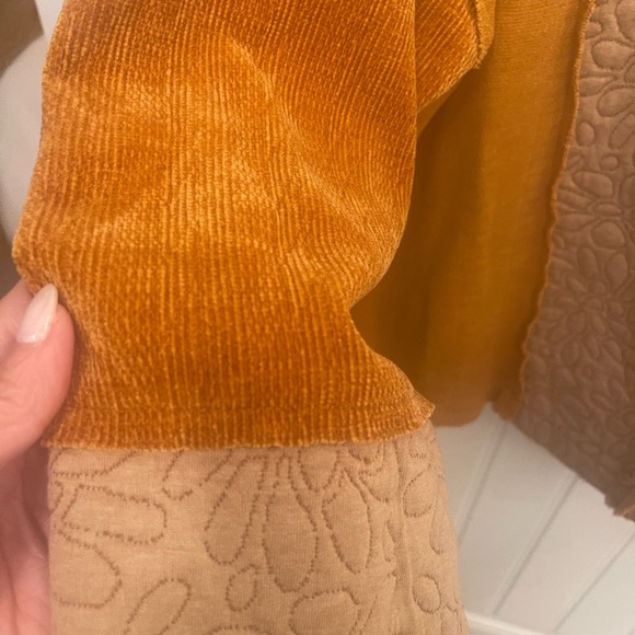 POL!!! Long pullover w hood. There’s so many beautiful details to this top!! L - Picture 7 of 14